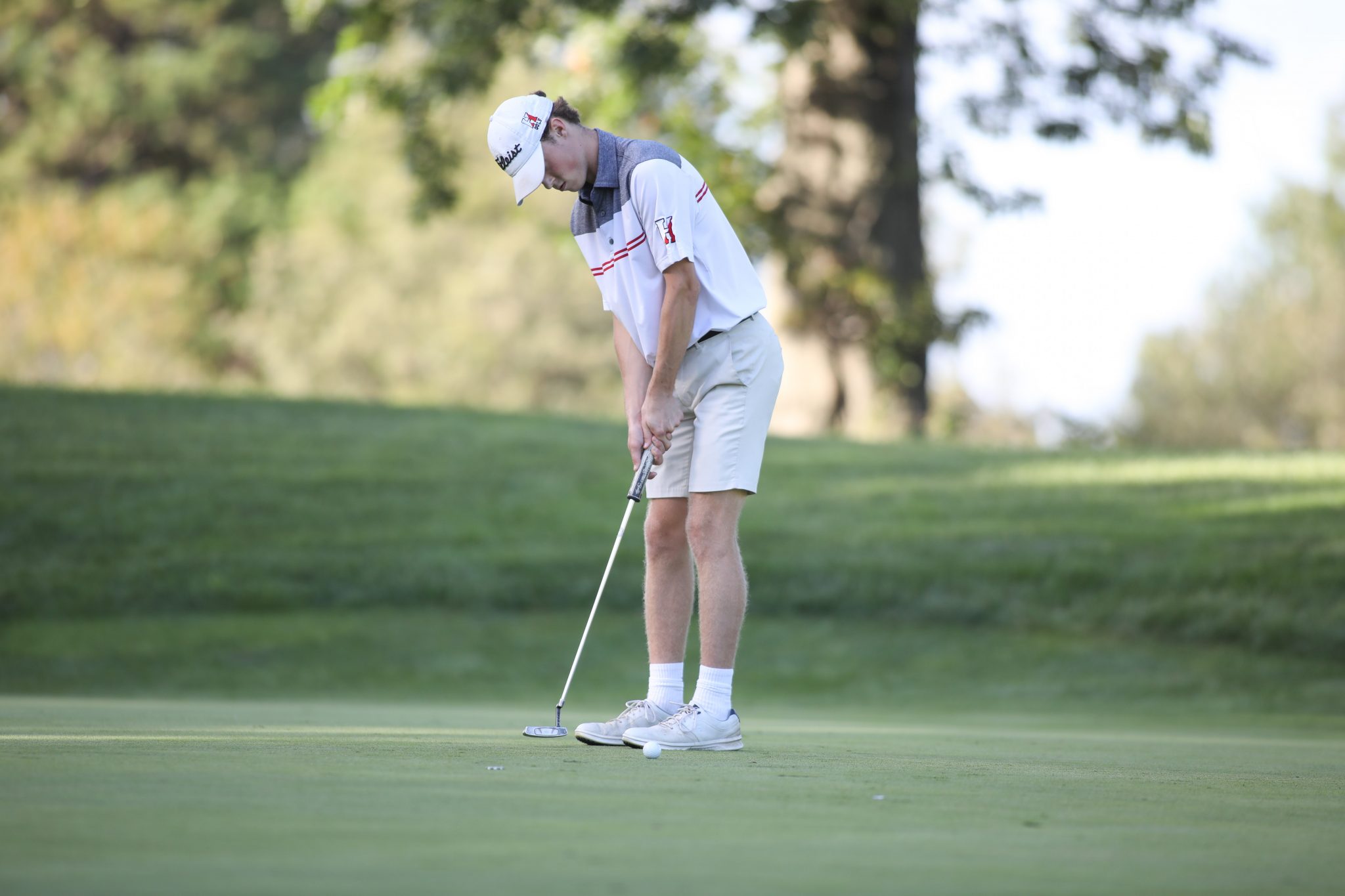 Senior captain Luke MacDonald with a short putt on the 5th hole at SSCC.