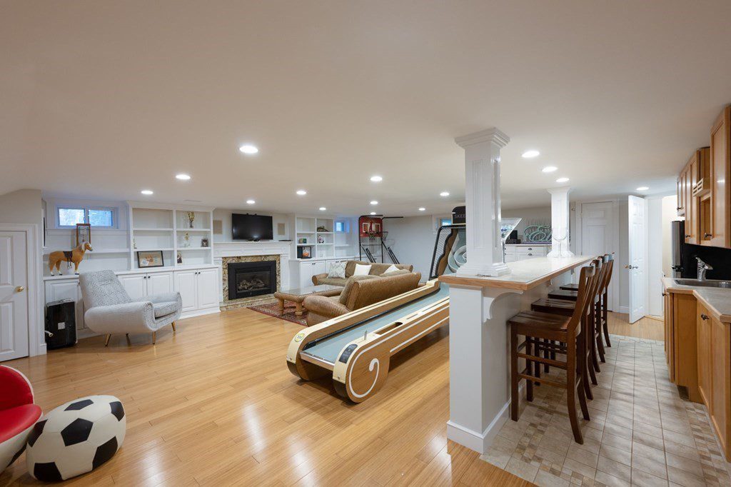 Featured Listing 6 Peter Hobart Drive Hingham Anchor