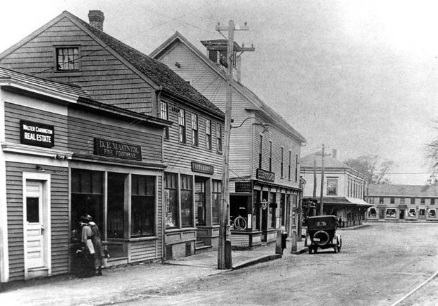 Shopping in Hingham Square (2)